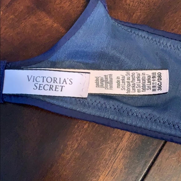 Victoria Secret Padded Plunge Bra - Picture 3 of 3